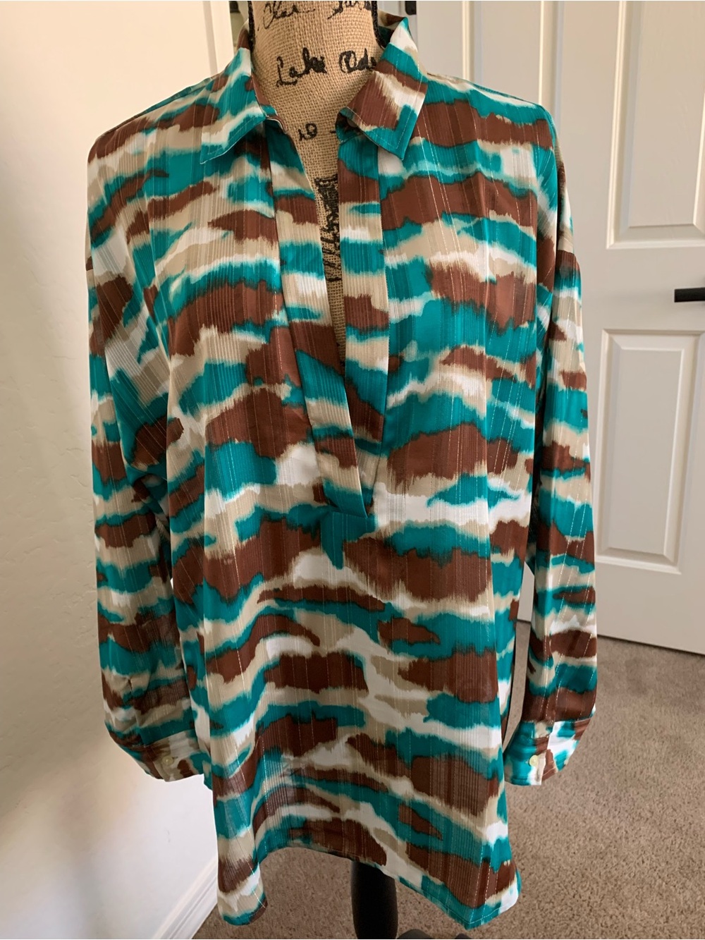NWT Ann Taylor Blue Brown and White Women’s Blouse Size XL